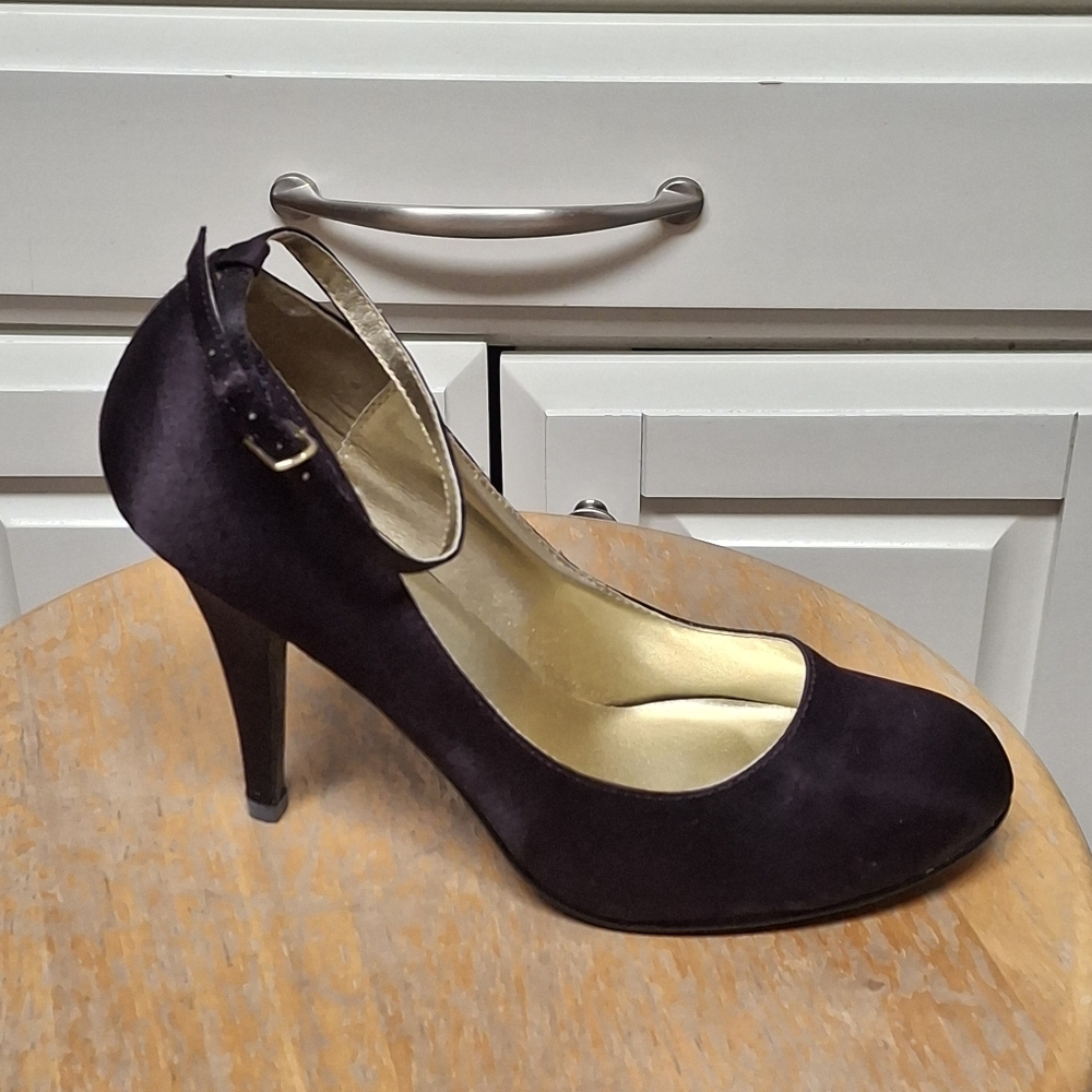 New Womens Wild Diva Satin Closed Toe Evening Shoe